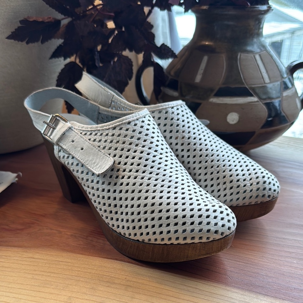 Women’s Leather Clogs